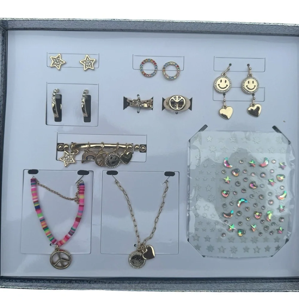 12 piece holographic jewlery set... 12‎ days of smiles